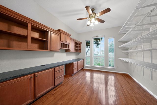 260 Hoof Beat Trail, Kerrville, TX 78028