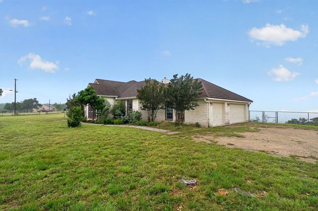 260 Hoof Beat Trail, Kerrville, TX 78028
