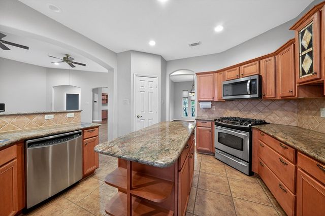 260 Hoof Beat Trail, Kerrville, TX 78028