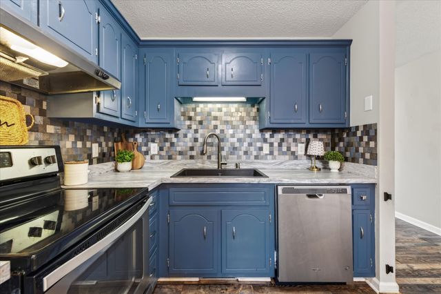 328 Atlantic Ave, Oak Grove, KY 42262