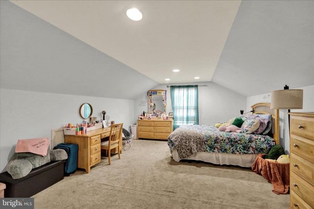 114 EAGLES LN, Reading, PA 19608