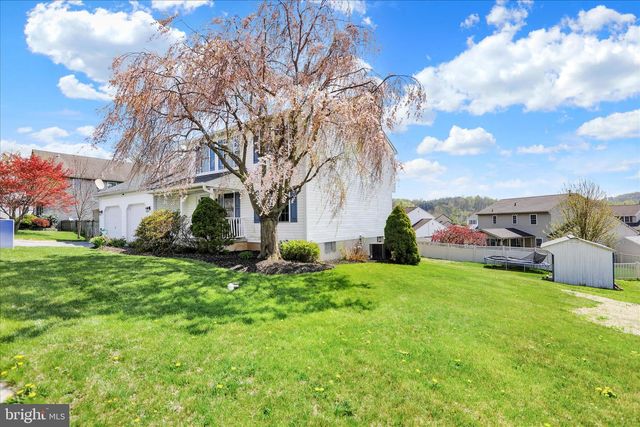 114 EAGLES LN, Reading, PA 19608