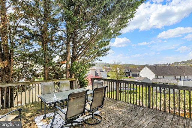 114 EAGLES LN, Reading, PA 19608