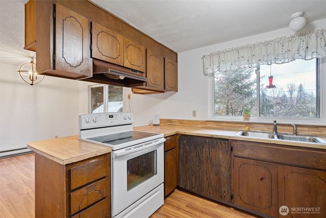 864 Overlook Drive, Morton, WA 98356