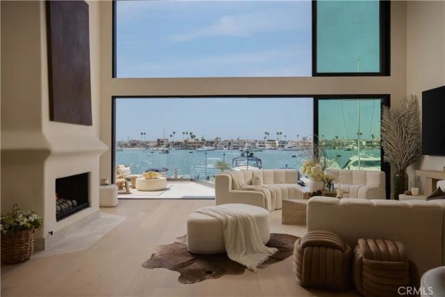 809 Via Lido Soud, Newport Beach, CA 92663