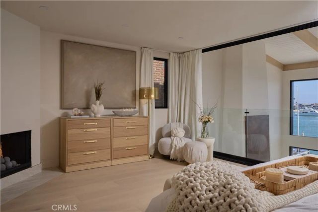 809 Via Lido Soud, Newport Beach, CA 92663