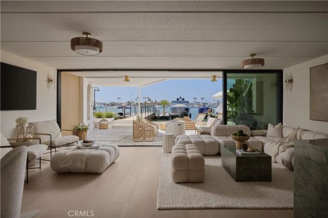 809 Via Lido Soud, Newport Beach, CA 92663