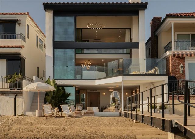 809 Via Lido Soud, Newport Beach, CA 92663
