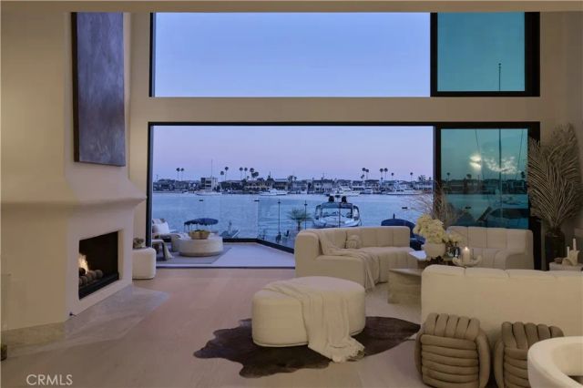 809 Via Lido Soud, Newport Beach, CA 92663