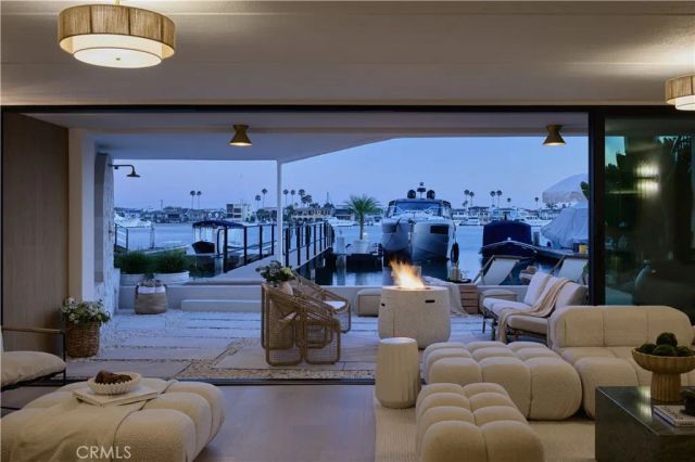 809 Via Lido Soud, Newport Beach, CA 92663