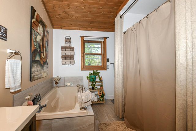 1914 Hollow CIRCLE, West Bend, WI 53090