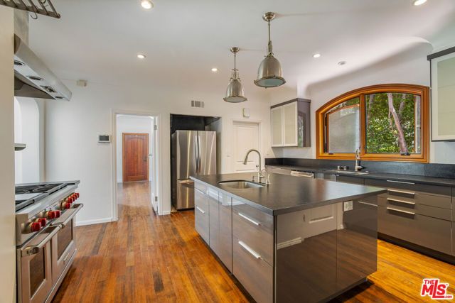 11159 La Maida Street, Los Angeles, CA 91601