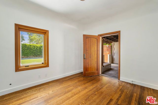 11159 La Maida Street, Los Angeles, CA 91601