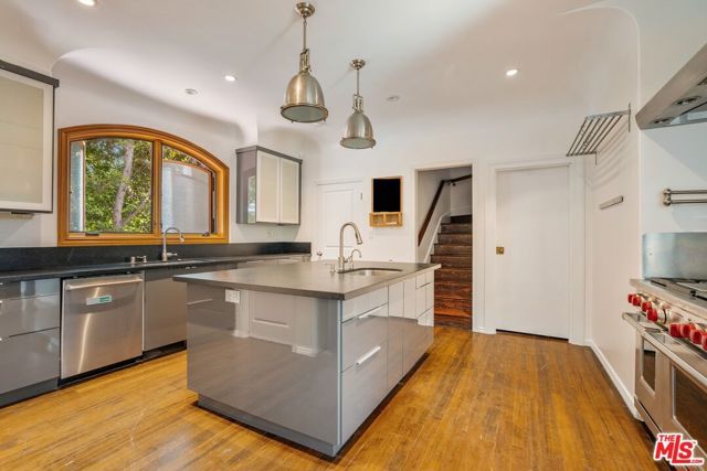 11159 La Maida Street, Los Angeles, CA 91601