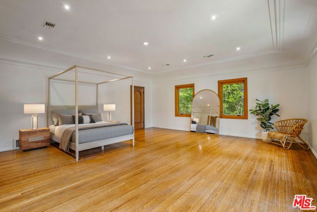 11159 La Maida Street, Los Angeles, CA 91601