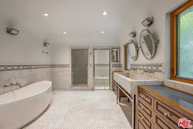 11159 La Maida Street, Los Angeles, CA 91601