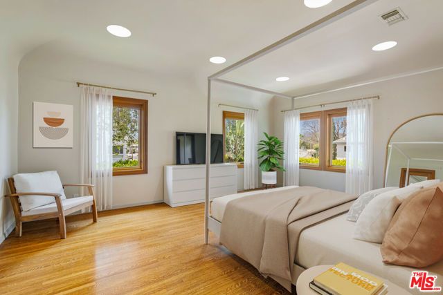 11159 La Maida Street, Los Angeles, CA 91601