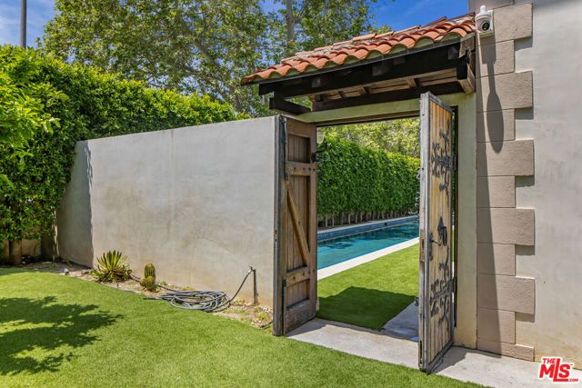 11159 La Maida Street, Los Angeles, CA 91601