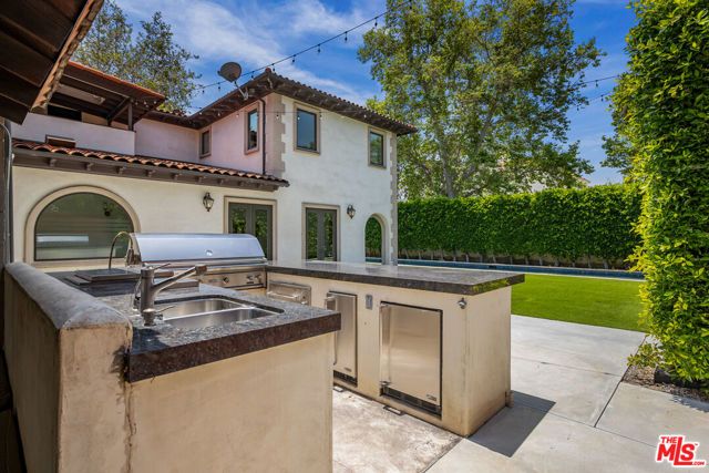11159 La Maida Street, Los Angeles, CA 91601