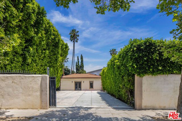 11159 La Maida Street, Los Angeles, CA 91601