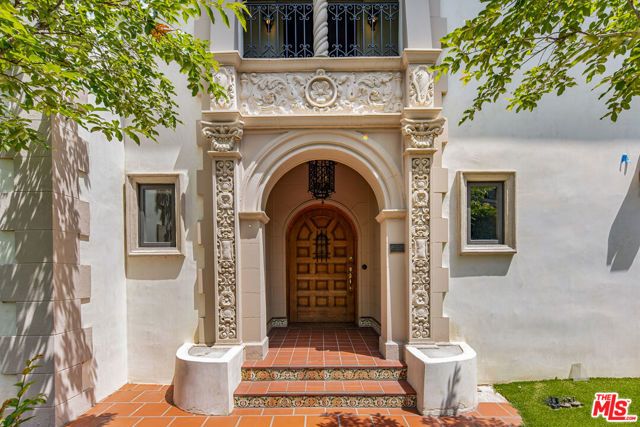 11159 La Maida Street, Los Angeles, CA 91601