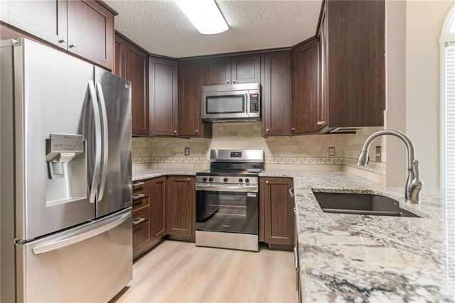 14826 W 124th Terrace, Olathe, KS 66062