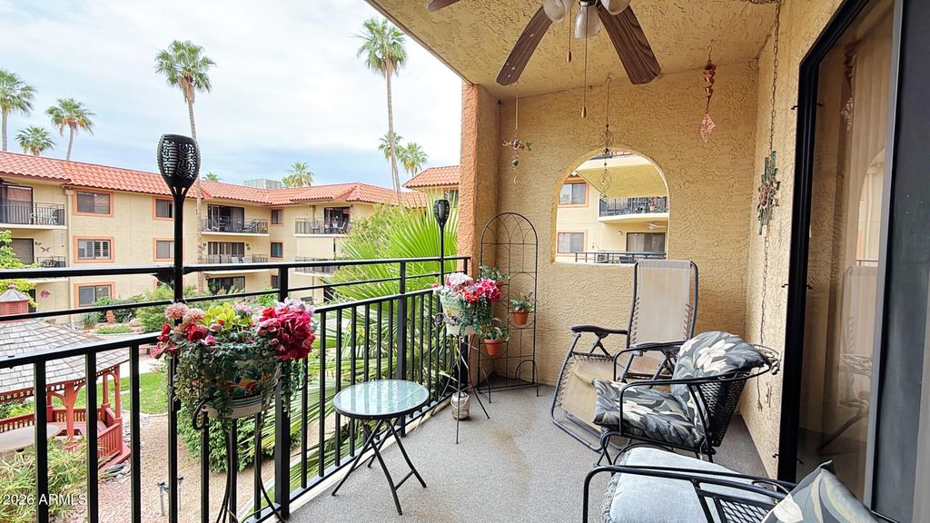 10330 W Thunderbird Boulevard B203, Sun City, AZ 85351 — photo 2