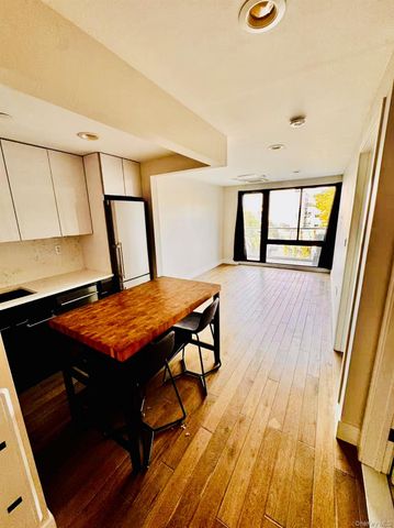 27-05 41st Avenue 5B, Long Island City, NY 11101