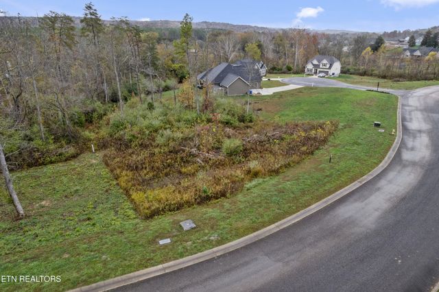 162 Forest Creek Pkwy, Oak Ridge, TN 37830