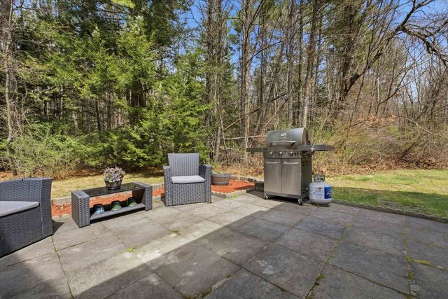 16 Kearns Drive, Merrimack, NH 03054