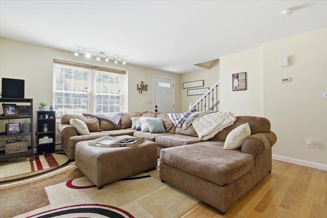 16 Kearns Drive, Merrimack, NH 03054