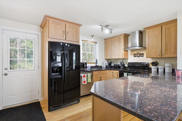 16 Kearns Drive, Merrimack, NH 03054