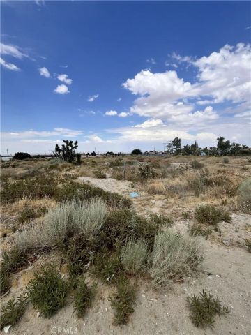 0 Hollister, Phelan, CA 92371