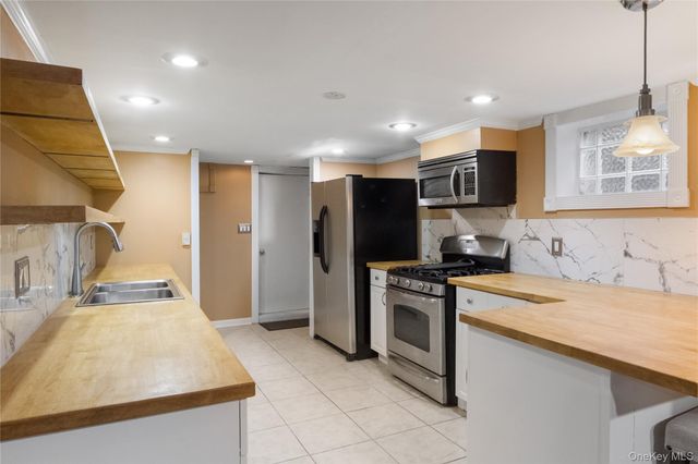 23 Wheeler Place W, West Nyack, NY 10994