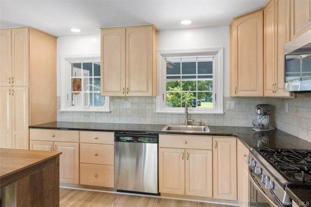 23 Wheeler Place W, West Nyack, NY 10994
