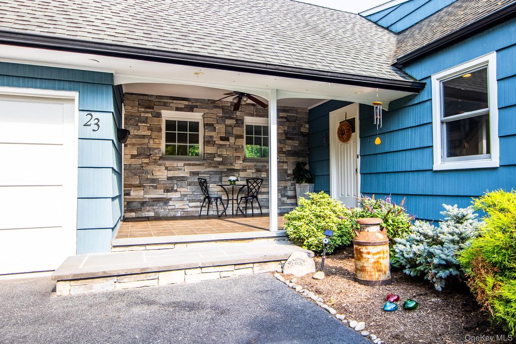 23 Wheeler Place W, West Nyack, NY 10994 — photo 2