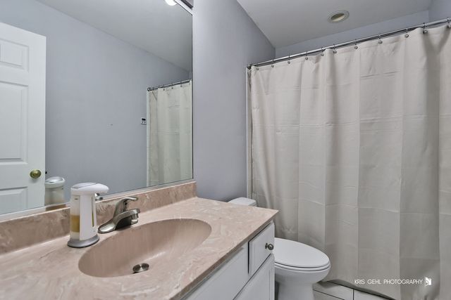 1493 Saint James Court, Gurnee, IL 60031