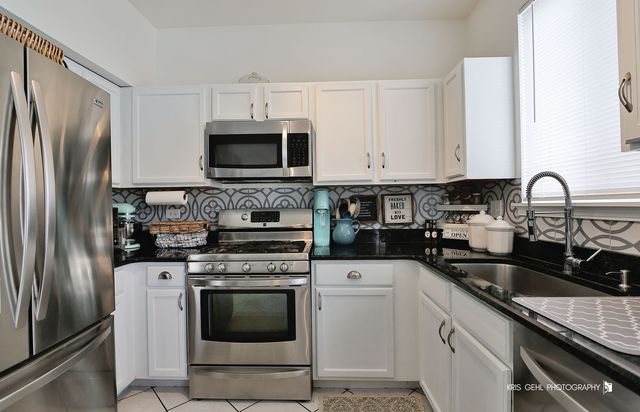 1493 Saint James Court, Gurnee, IL 60031