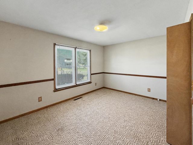 707 E Ash Street, Watseka, IL 60970