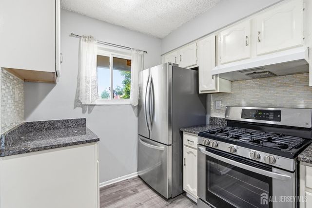 1 Lily Court, Edison, NJ 08820