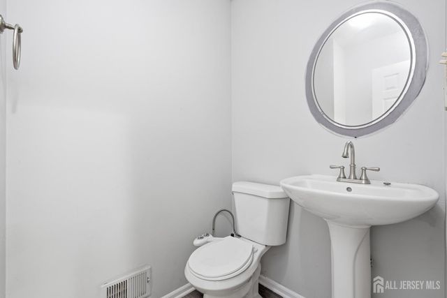 1 Lily Court, Edison, NJ 08820