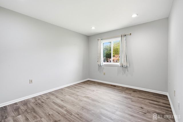 1 Lily Court, Edison, NJ 08820