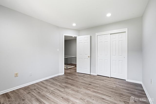 1 Lily Court, Edison, NJ 08820