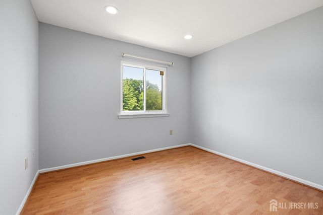 1 Lily Court, Edison, NJ 08820