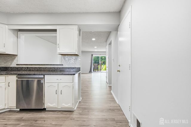 1 Lily Court, Edison, NJ 08820