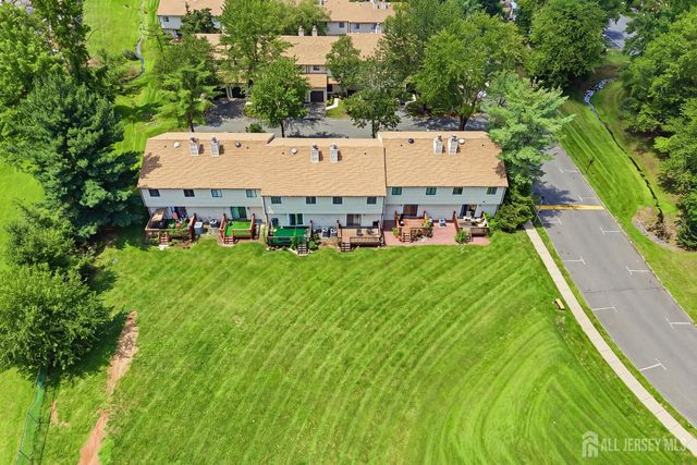 1 Lily Court, Edison, NJ 08820