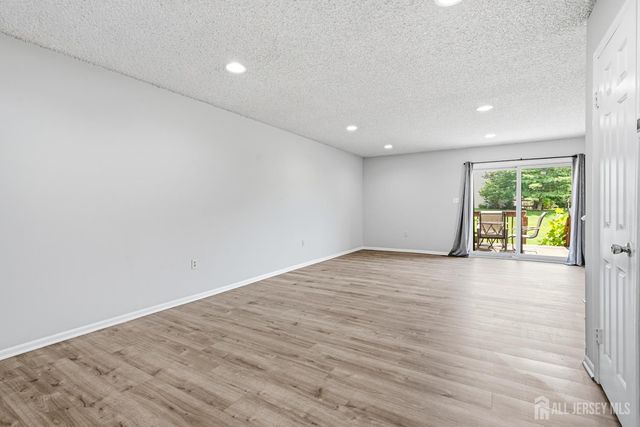 1 Lily Court, Edison, NJ 08820
