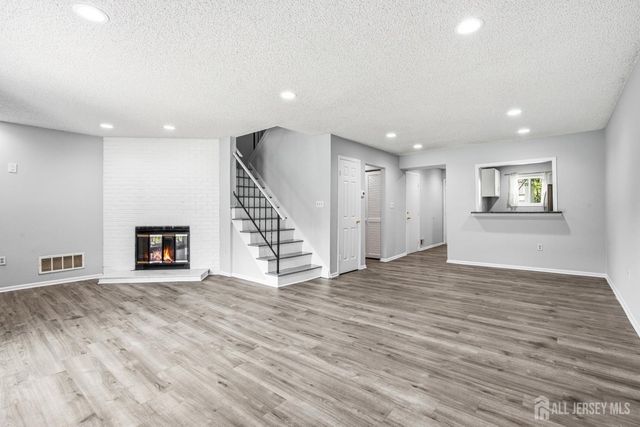 1 Lily Court, Edison, NJ 08820