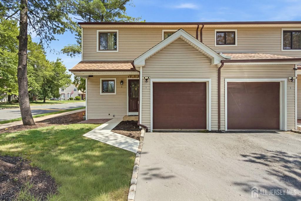 1 Lily Court, Edison, NJ 08820