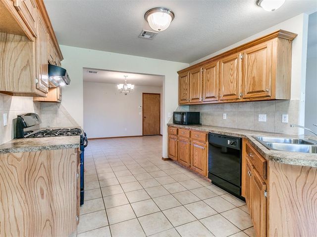 8233 Greer Way, Oklahoma City, OK 73132